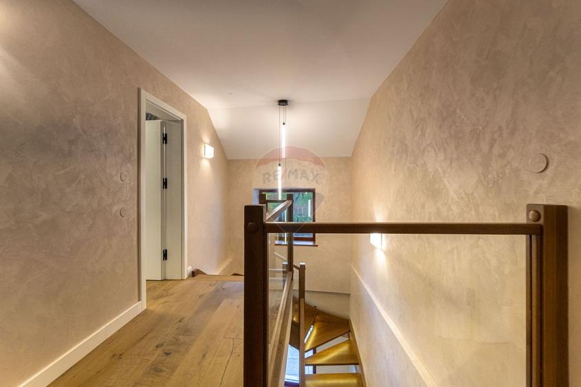 Hotel/Pensiune, de 166 mp, în Schei