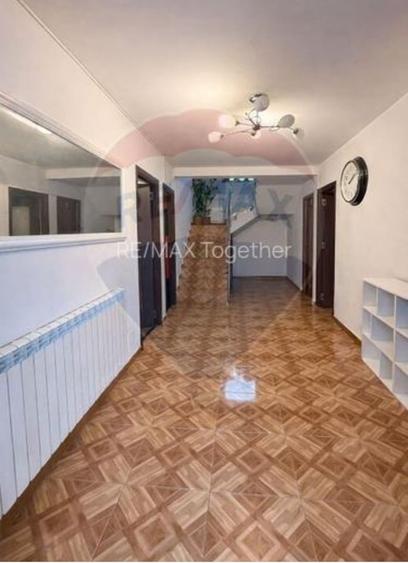 Casă cu 5 camere cu Teren 362 Mp în Exterior Vest