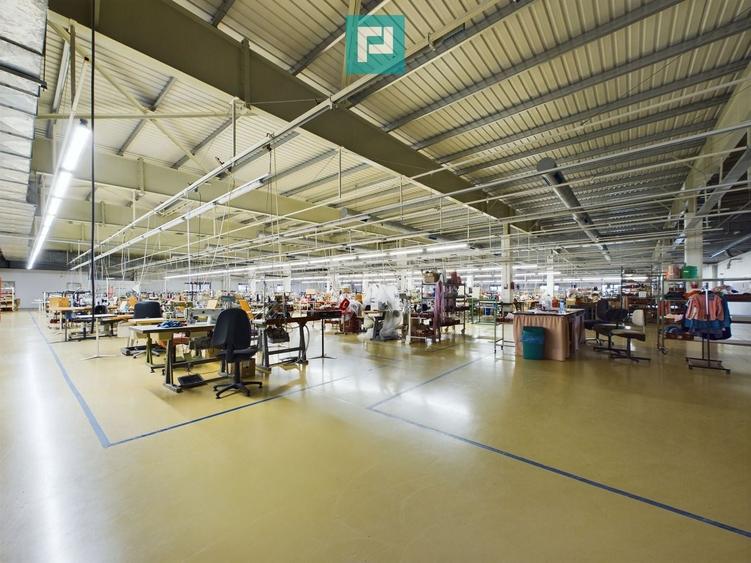 Spațiu industrial, de 6,879 mp, în Sânleani