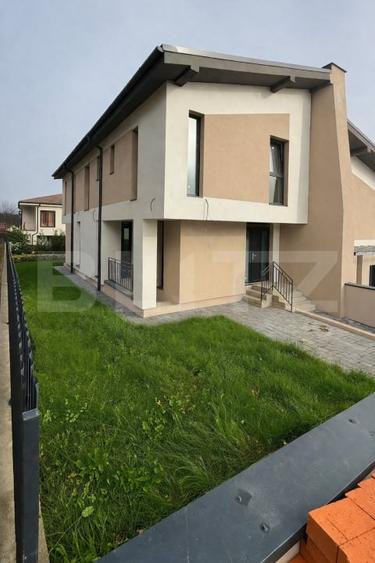 Duplex cu 4 camere cu Canalizare în Florești