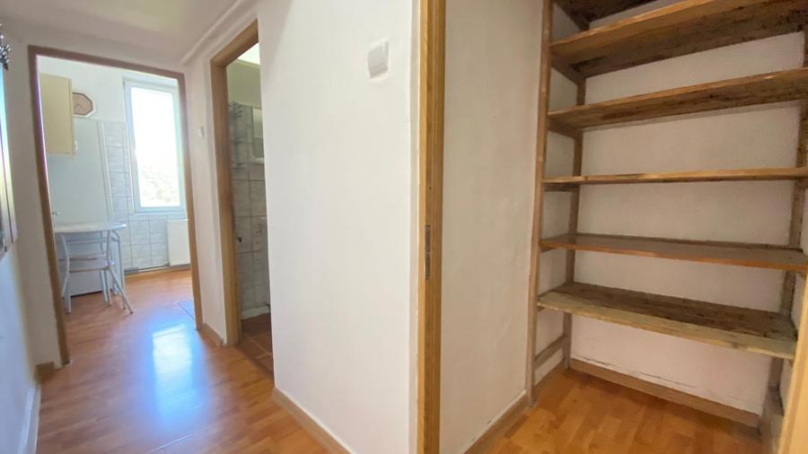 Apartament cu 2 camere decomandat în Tractorul