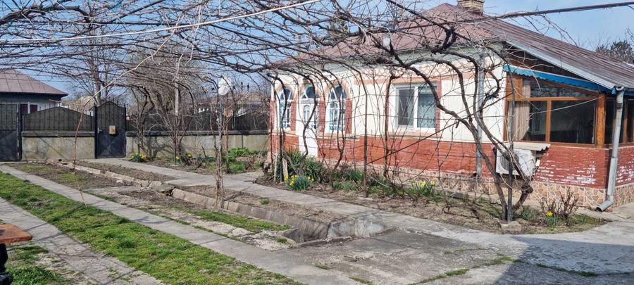Casă cu 4 camere în Romanu