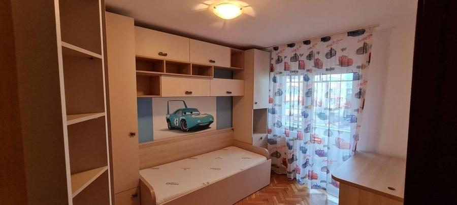 Apartament cu 3 camere semidecomandat în Gheorgheni
