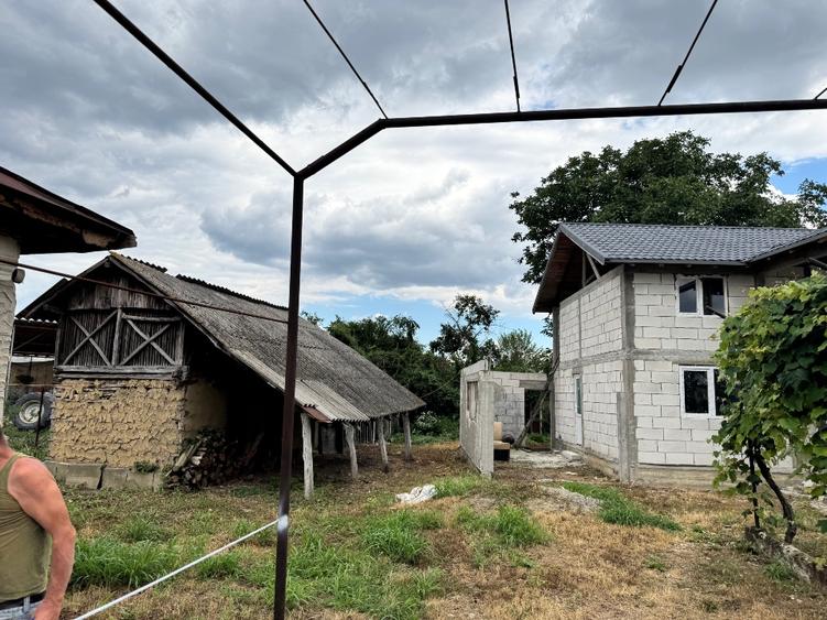 Casa nouă + casa veche + teren - 7