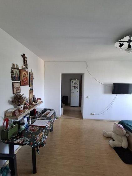 Apartament cu 2 camere semidecomandat, mobilat în Grivița