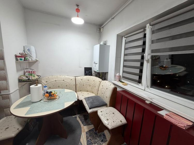 Apartament cu 3 camere decomandat, mobilat în Sebastian