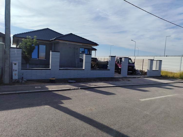 Casă cu 4 camere în Sântandrei