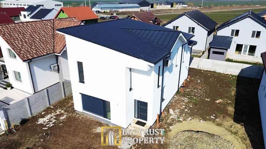 Casă cu 4 camere cu Canalizare în Tisa Nouă