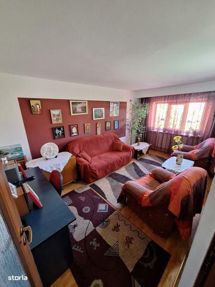 Apartament cu 3 camere decomandat în Ostroveni
