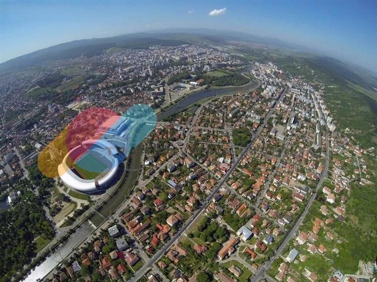 Casă individuală cu 7 camere cu Teren 1700 Mp în Central