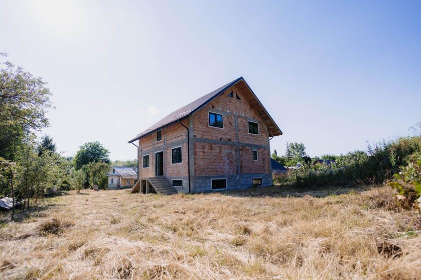 Casă cu 4 camere în Exterior Vest