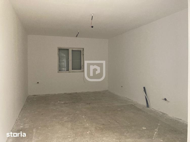 Casă cu 5 camere cu Teren 1330 Mp în Central