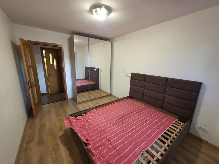 Apartament cu 3 camere decomandat, mobilat în Titan