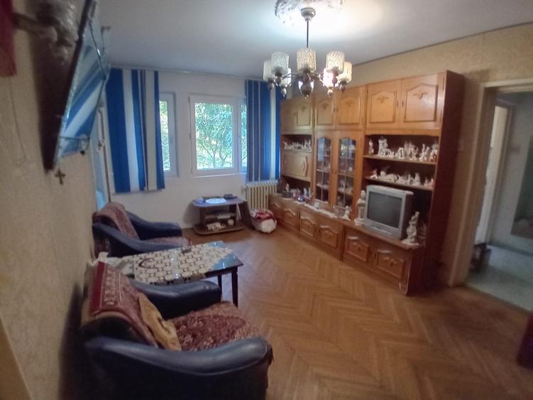Apartament cu 2 camere semidecomandat în Berceni