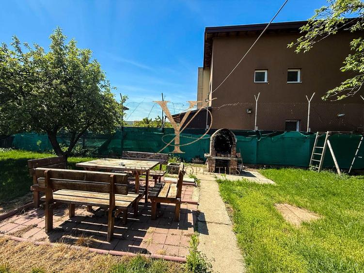 Casă individuală cu 14 camere cu Garaj în Odăile