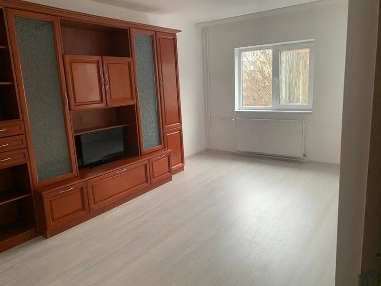 Apartament cu 2 camere decomandat în Republicii