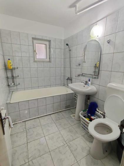 Apartament cu 2 camere decomandat în E3