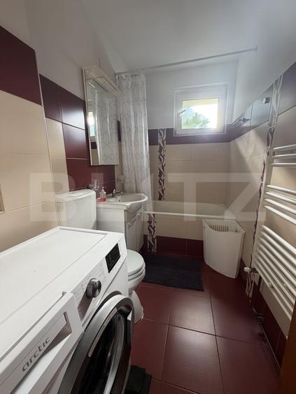 Apartament cu 4 camere decomandat, mobilat în Cornișa