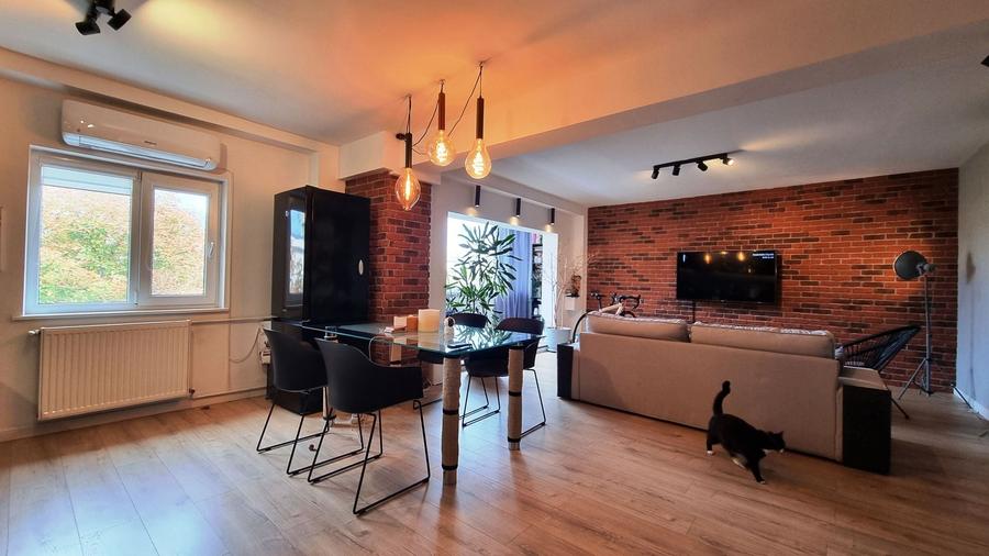 Apartament cu 3 camere decomandat, mobilat în Decebal