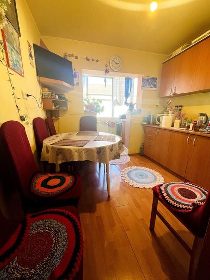Apartament cu 3 camere decomandat, mobilat în Rogerius