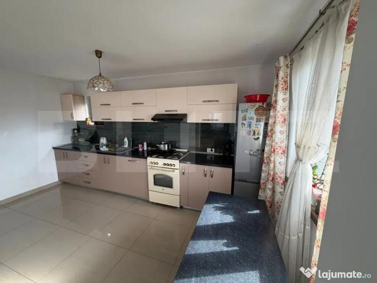 Casă cu 5 camere cu Teren 1000 Mp în Central