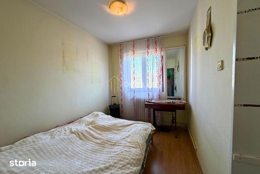 Apartament cu 3 camere semidecomandat în Tudor