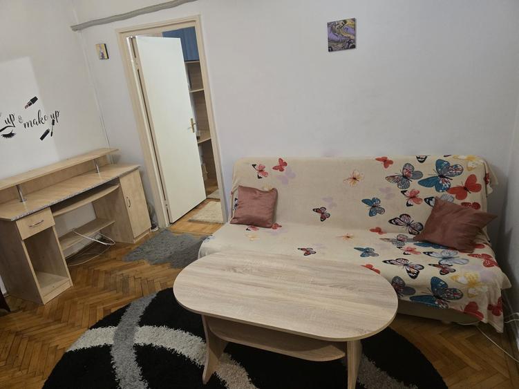 Apartament cu 2 camere semidecomandat în Olteniței