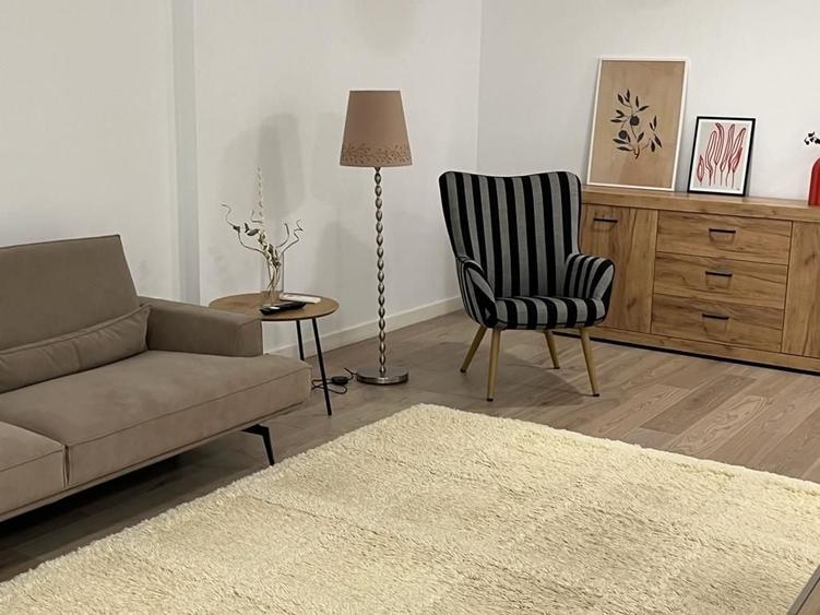 Apartament cu 2 camere decomandat, mobilat în Victoriei