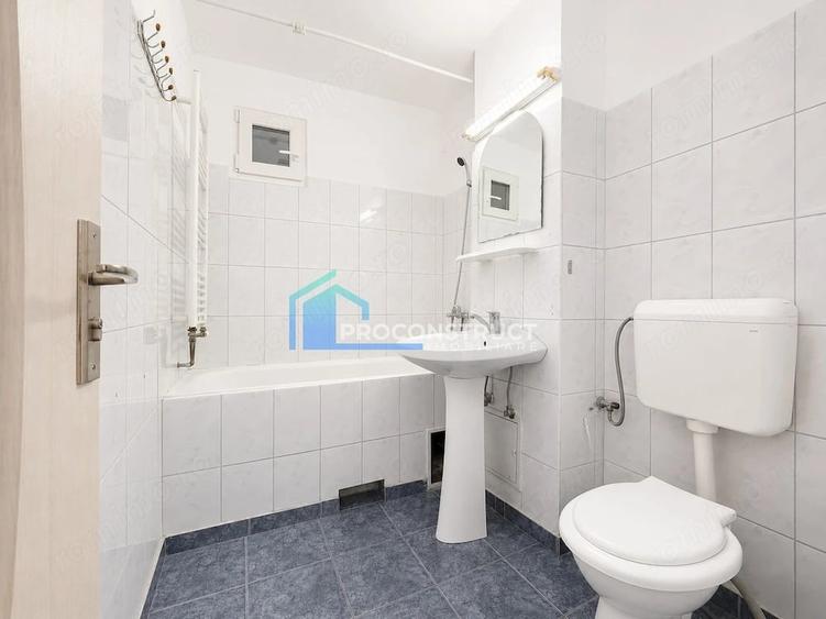 Apartament cu 3 camere semidecomandat în Buziașului