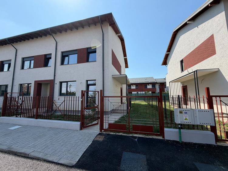 Casă individuală cu 4 camere cu Canalizare în Mogoșoaia
