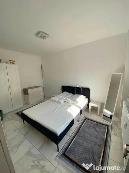 Apartament cu 3 camere semidecomandat în Giurgiului
