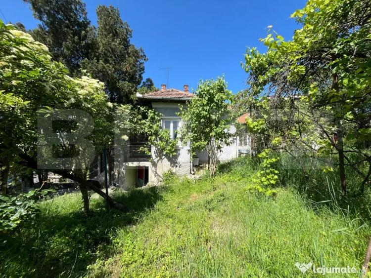 Casă cu 3 camere cu Teren 648 Mp în Central