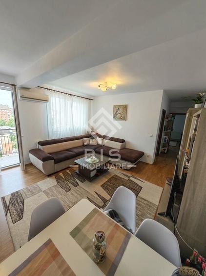 Apartament cu 3 camere decomandat în Sud