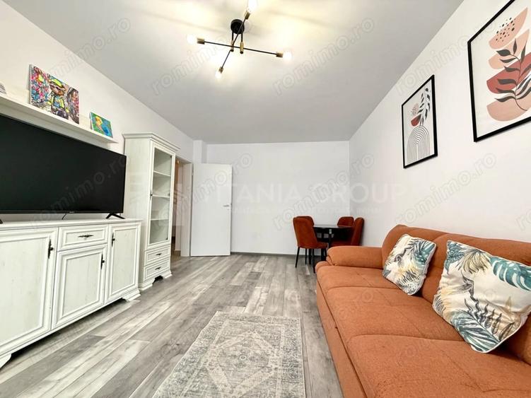 Apartament cu 3 camere decomandat în Tractorul