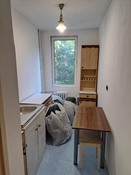 Garsonieră decomandată în Brâncoveanu