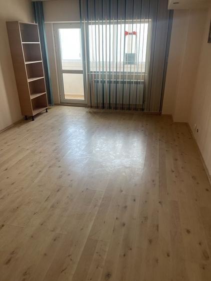 Apartament cu 4 camere decomandat în Exterior Vest