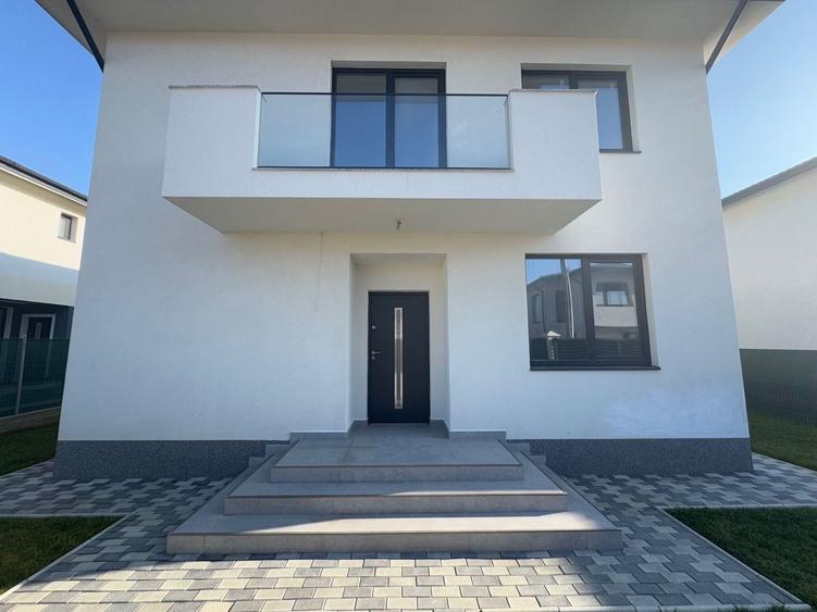 Casă individuală cu 5 camere cu Canalizare în Central