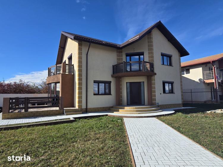 Casă cu 5 camere cu Teren 658 Mp în Central