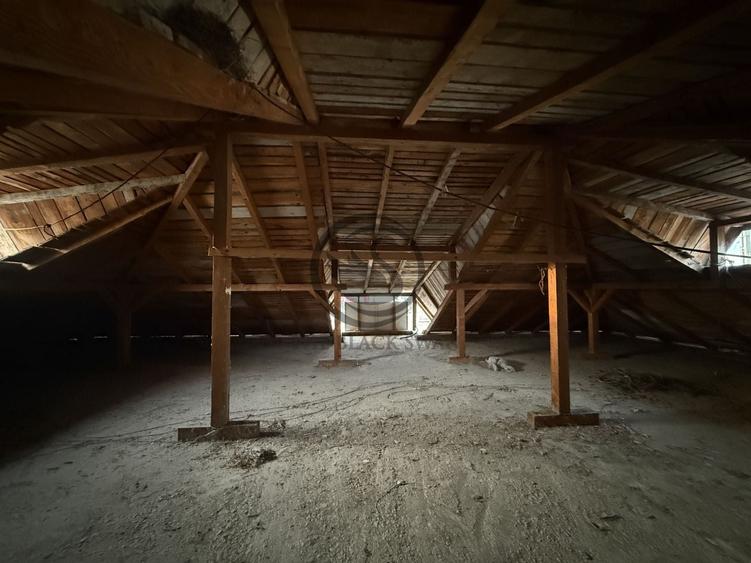 Casă individuală cu 6 camere cu Canalizare în Ultracentral