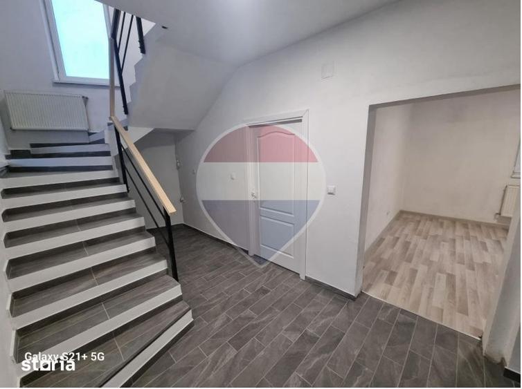 Casă cu 5 camere cu Teren 300 Mp în Central