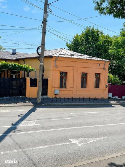 Casă cu 3 camere semidecomandat cu Teren 228 Mp în Gării
