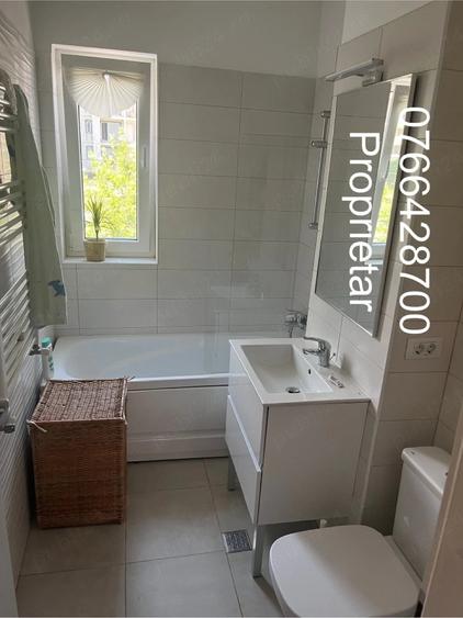 Apartament cu 3 camere semidecomandat în Titan