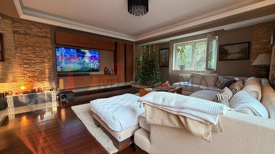Apartament cu 5 camere decomandat, mobilat în Băneasa