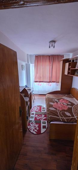 Apartament cu 4 camere decomandat în Steaua