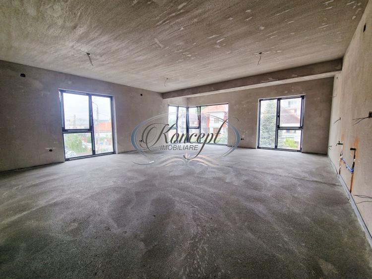 Apartament cu 4 camere semidecomandat în Andrei Mureșanu