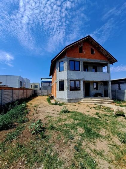 Casă individuală cu 5 camere cu Teren 400 Mp în Malu Mare