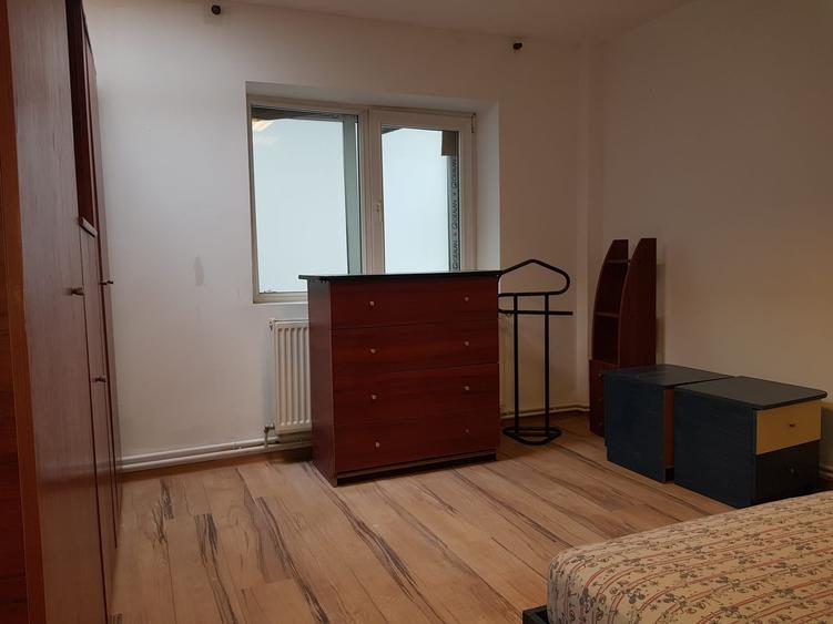 Casă cu 3 camere cu Canalizare în Mihai Bravu