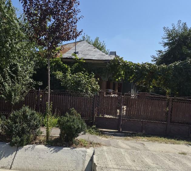 Casă cu 3 camere în Potlogi