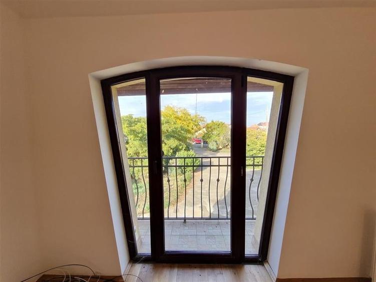 Casă individuală cu 8 camere cu Teren 2756 Mp în Sântandrei
