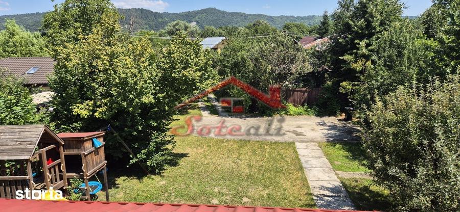 Casă cu 6 camere cu Teren 852 Mp în Central